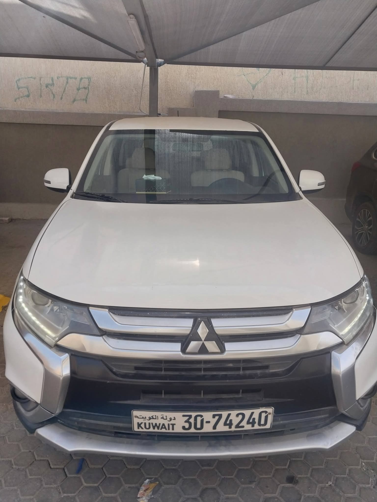متسوبيشي اوتلاندر  م/2016 لون ابيض  .