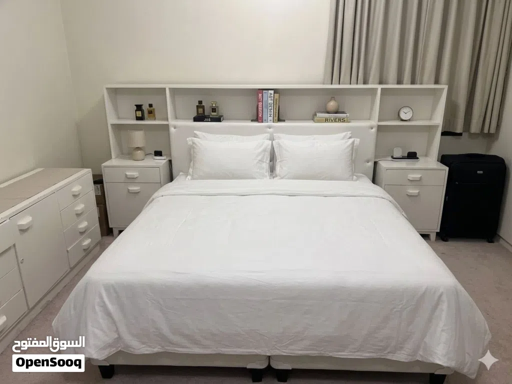 للبيع: طقم غرفة نوم مودرن متكامل – لون أبيض أنيق