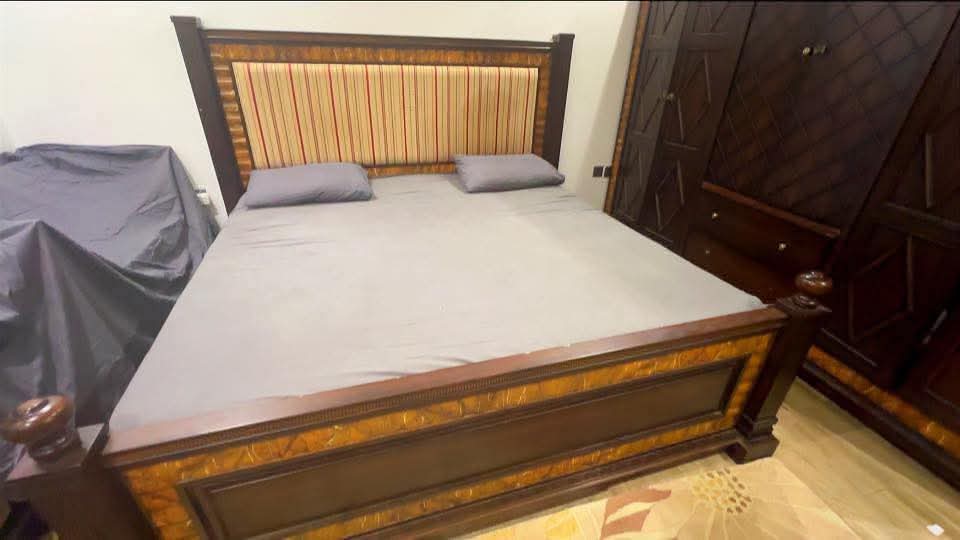 غرفة النوم للبيع