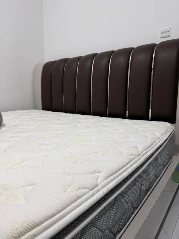 غرفة نوم فاخرة للبيع الفرشة طبية