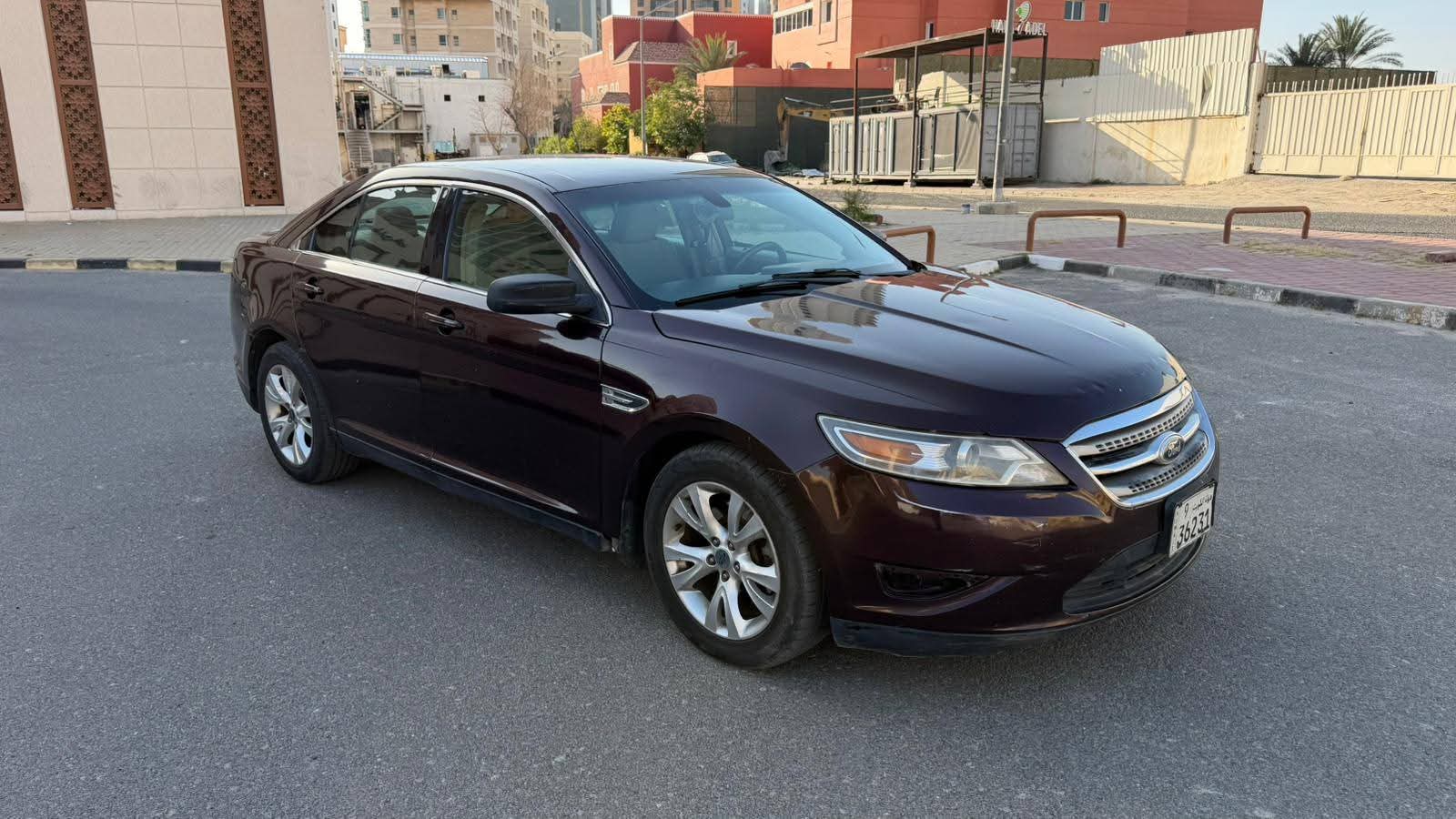 للبيع سياره فورد توريس مديل ٢٠١١