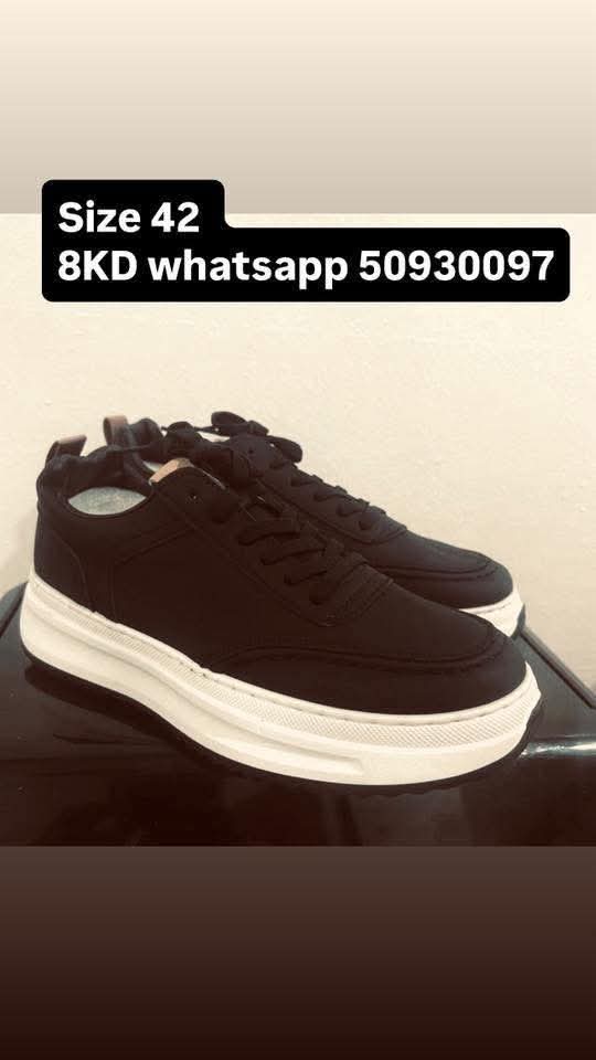 حذاء رجالي مقاس ٤٢