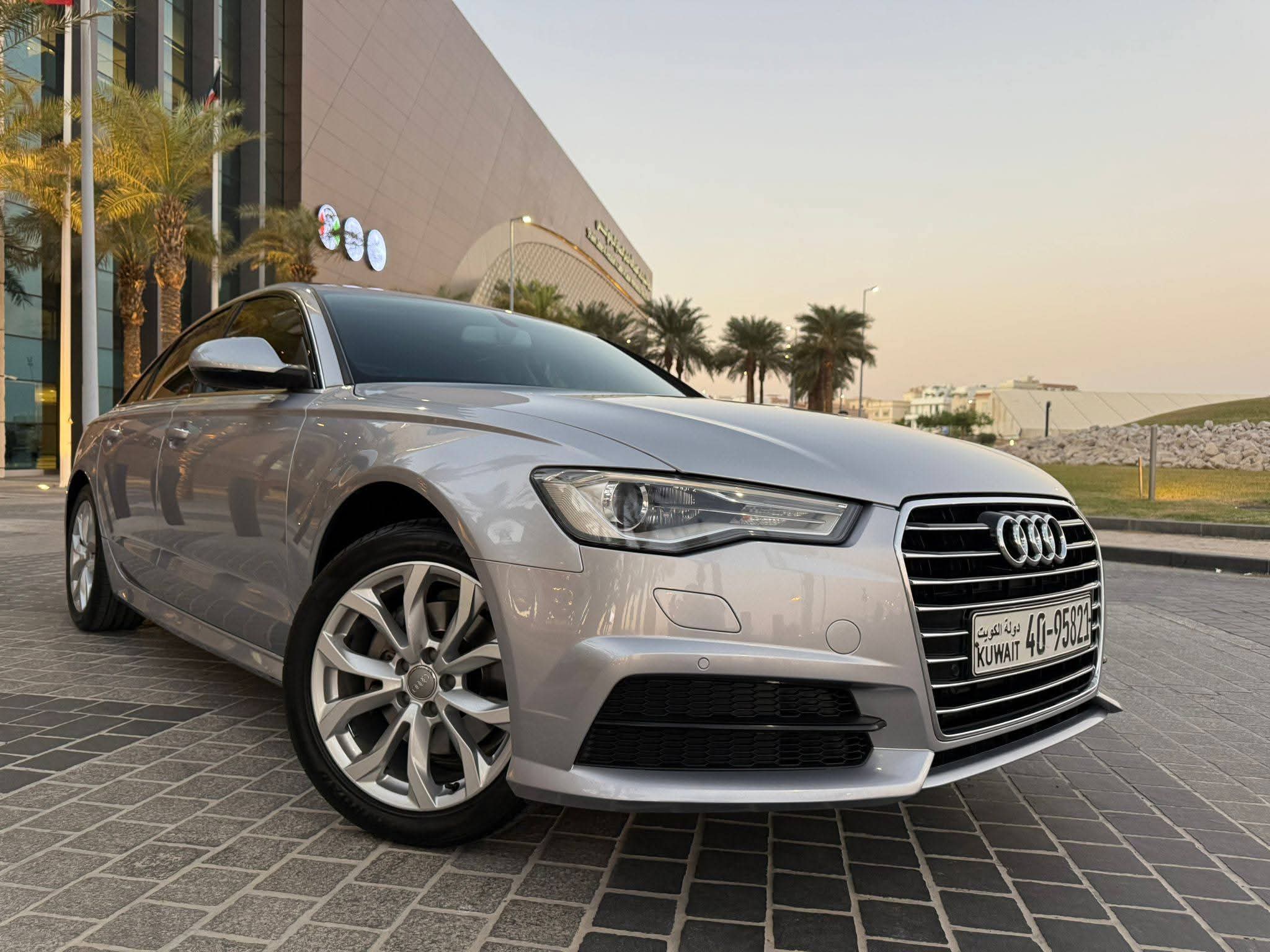 للبيع سياره اودي A6 مديل ٢٠١٧ شرط الفحص