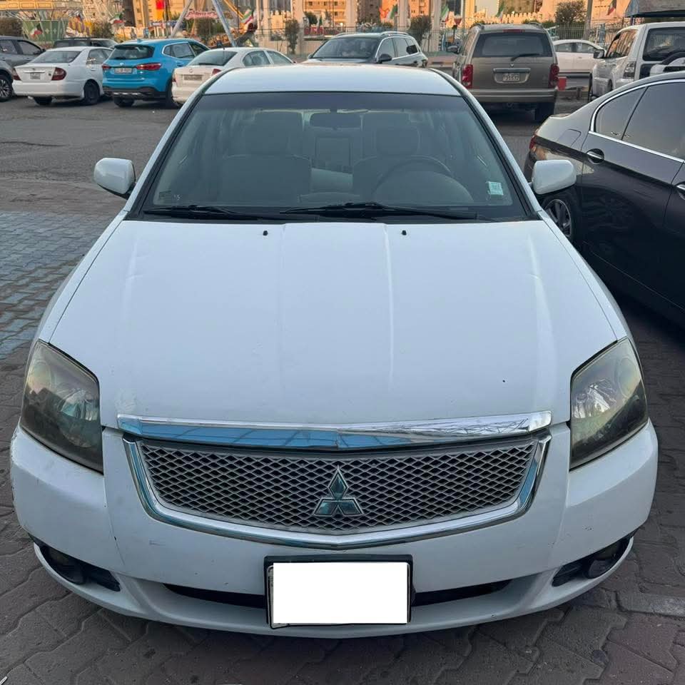 للبيع سيارة متسوبيشي جالنت  موديل 2010  عداد 263000 KM  صبغ الوكالة