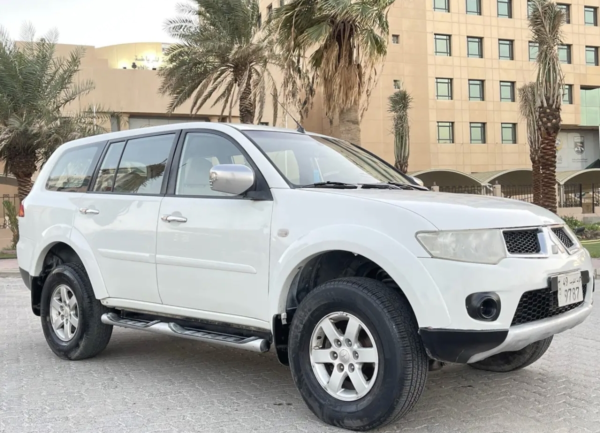 للبيع جيب ميتسوبيشي باجيرو سبورت  موديل 2009