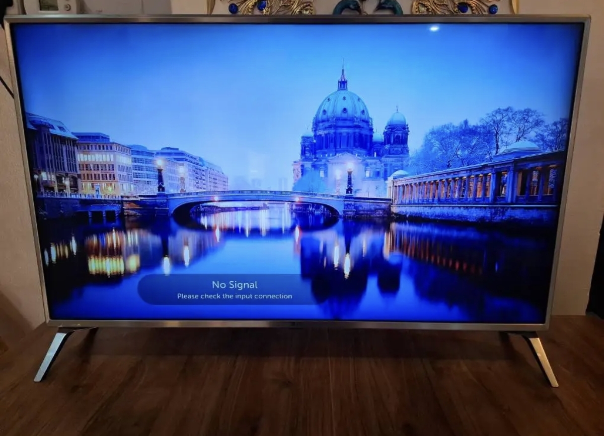 للبيع شاشة LG 43 بوصة سمارت في حالة جيدة