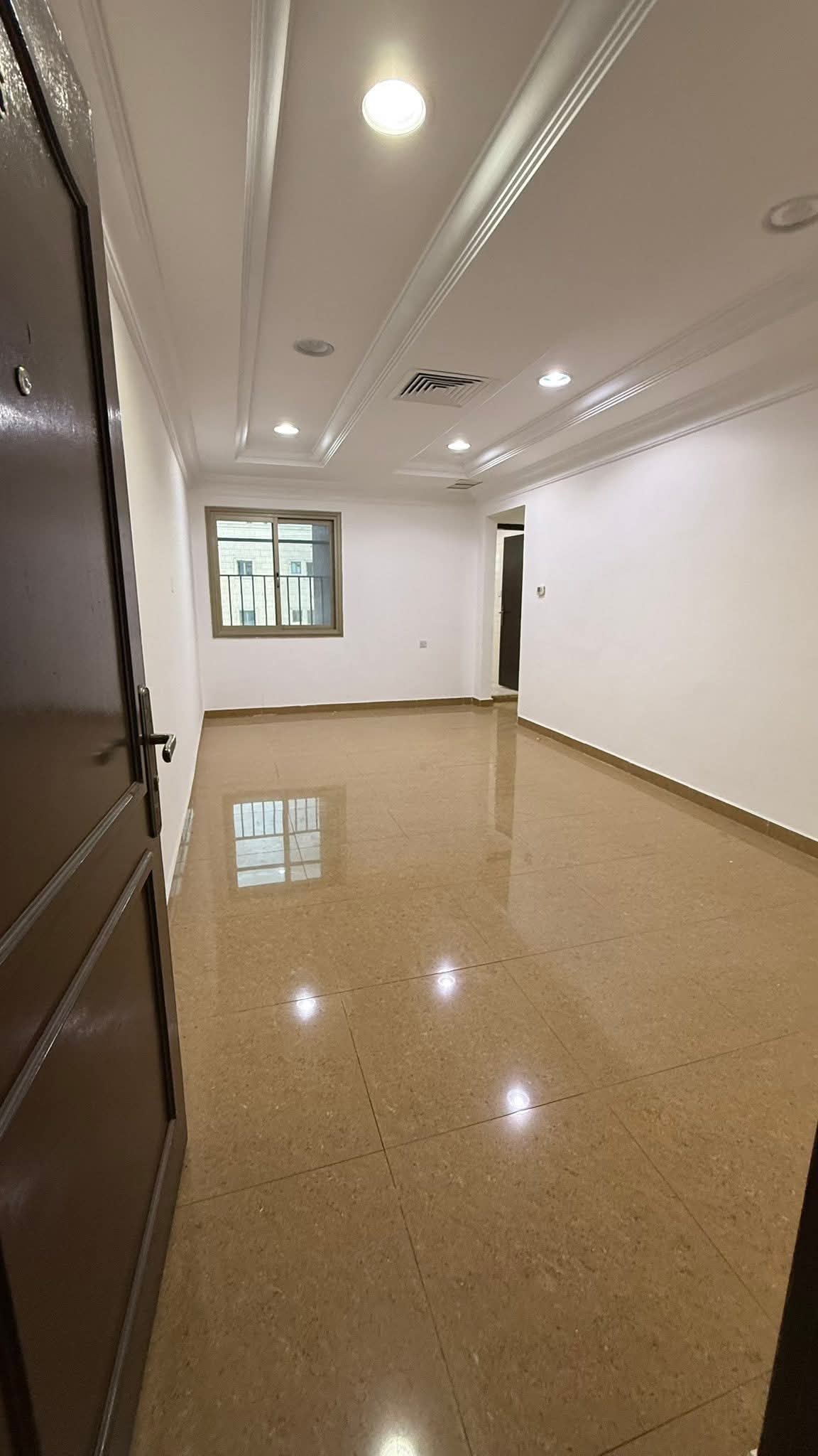 شقه للايجار بالسالميه قطعه 12 3غرف حمامان صاله