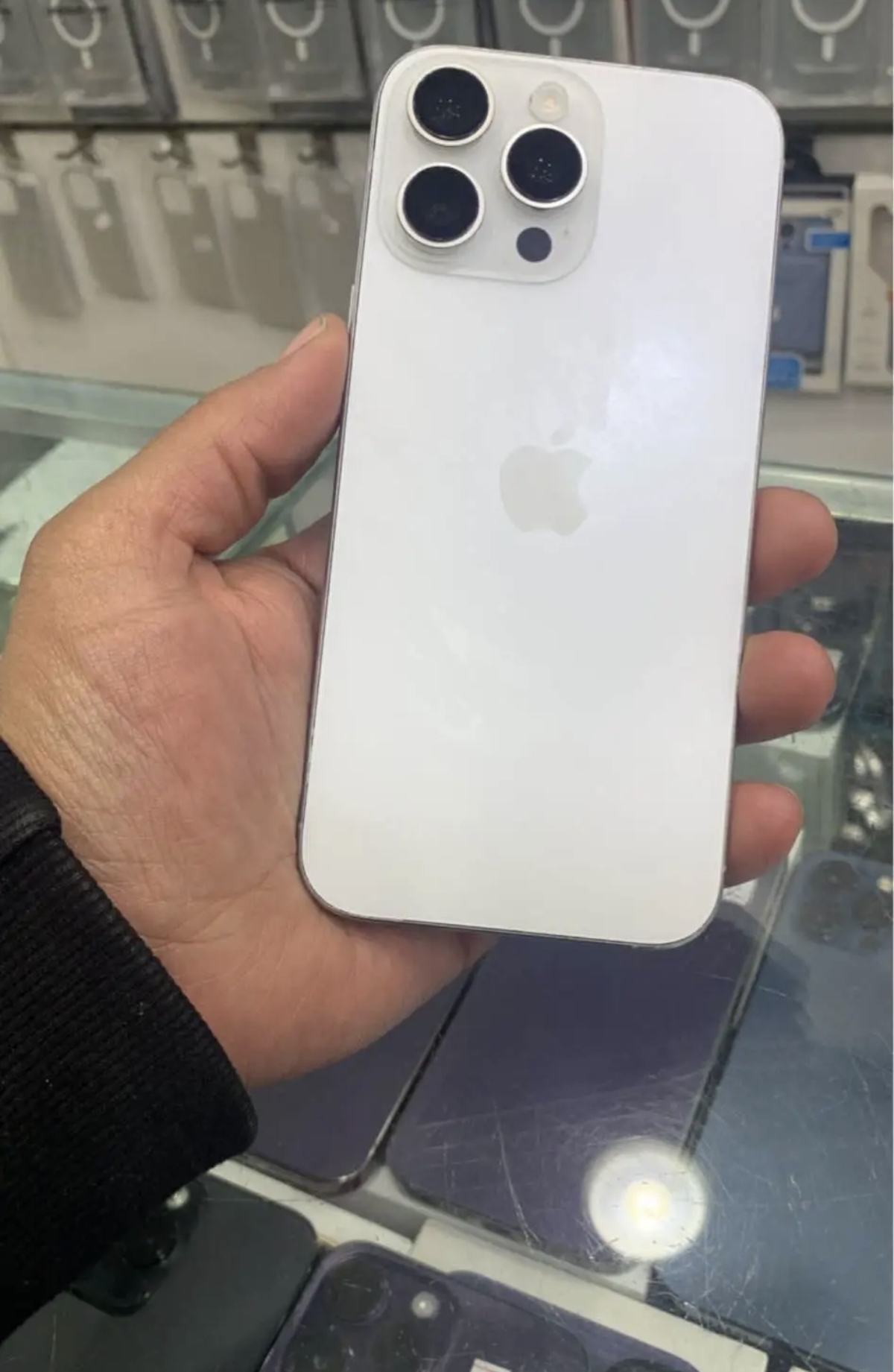 16برو ماكس 256جيجا مبدل شاشه لبيع كل شىء يعمل