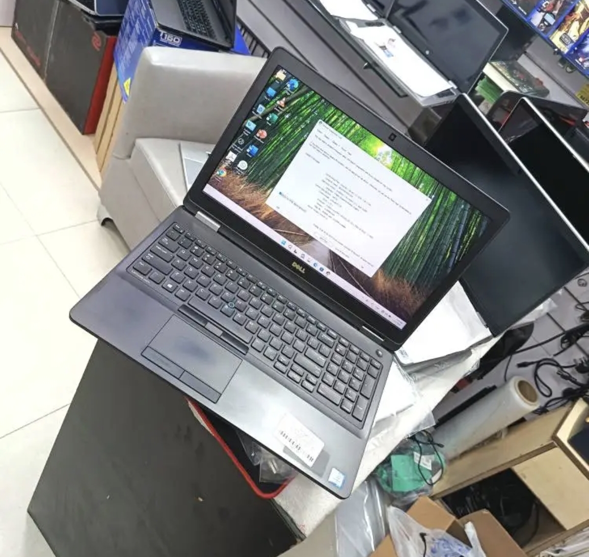 اقوي عروض الاستعمال لتشغيل الاوتوكاد و الجرافيكس والتصميم والألعاب الجيل السادس 6 generation  DELL Latitude E5570 ديل  لتيود Dell latitude 5570  كور  Core i7 6820HQ  رام 16 ddr4