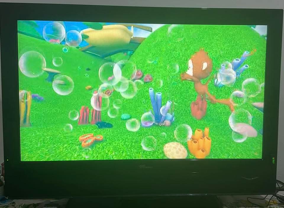 شاشه ٤٦ بوصه عاديه مش سمارت