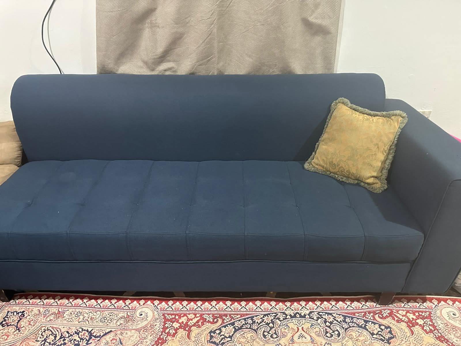 كنبه بحاله جيده للبيع