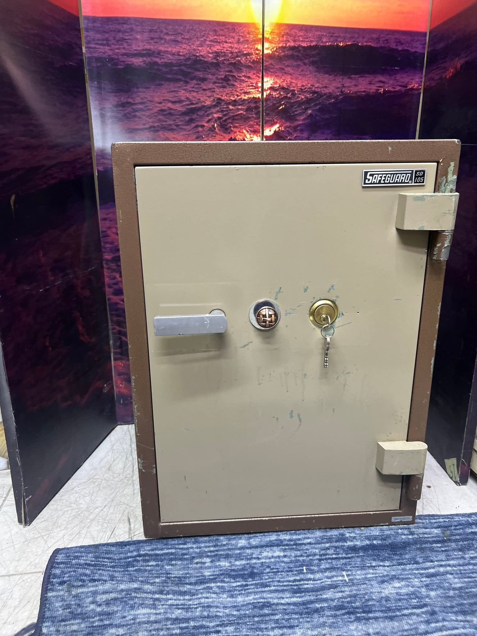 للبيع خزنه كوري مستعمله  بحاله ممتازه الحجم 70✖️50 الوزن 80 كج