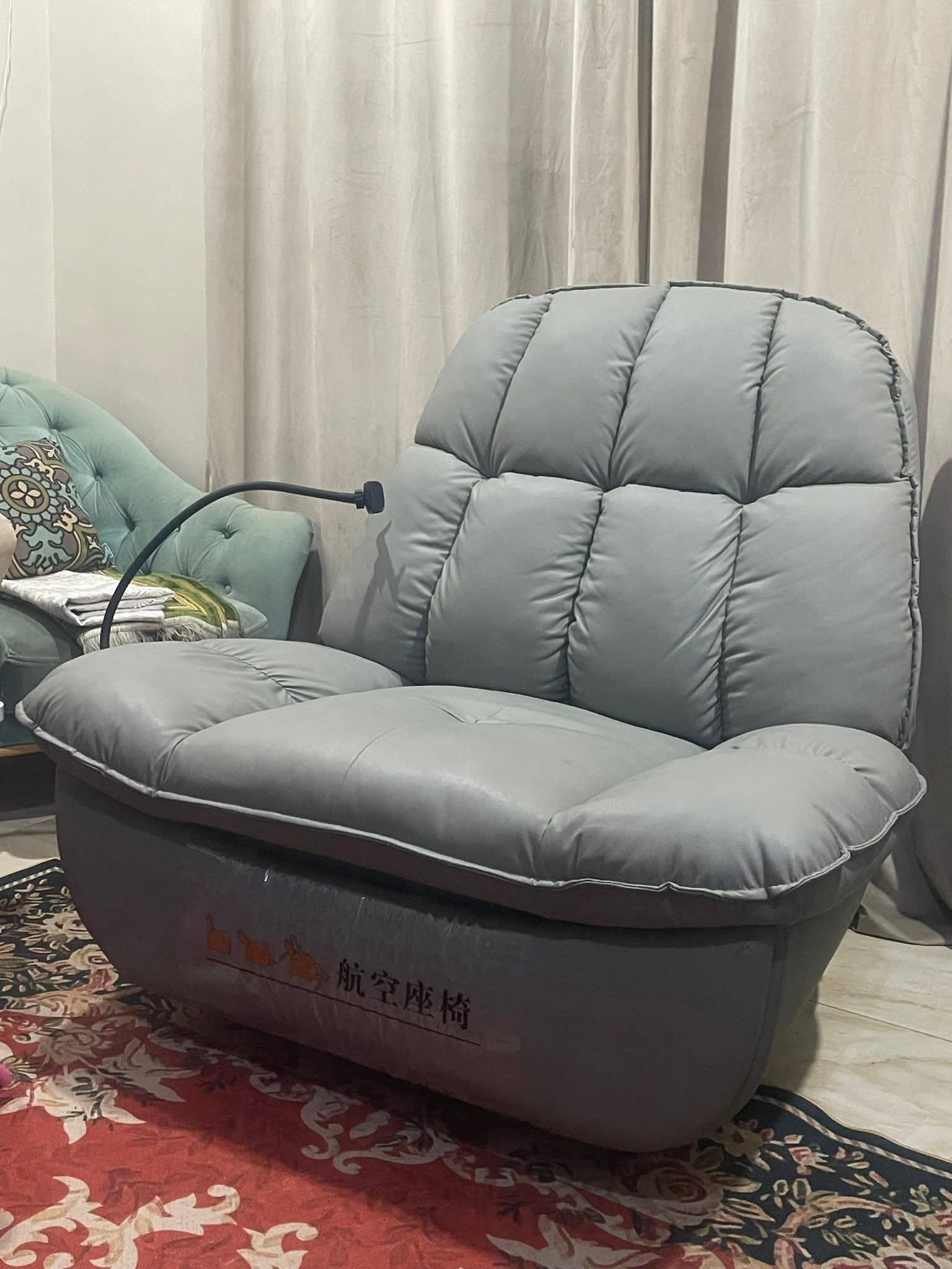 كرسي استرخاء جلد مريح جدا استعمال خفيف جدا شبه جديد بحاله ممتازه  قابل للاماله والدوران 360 درجه