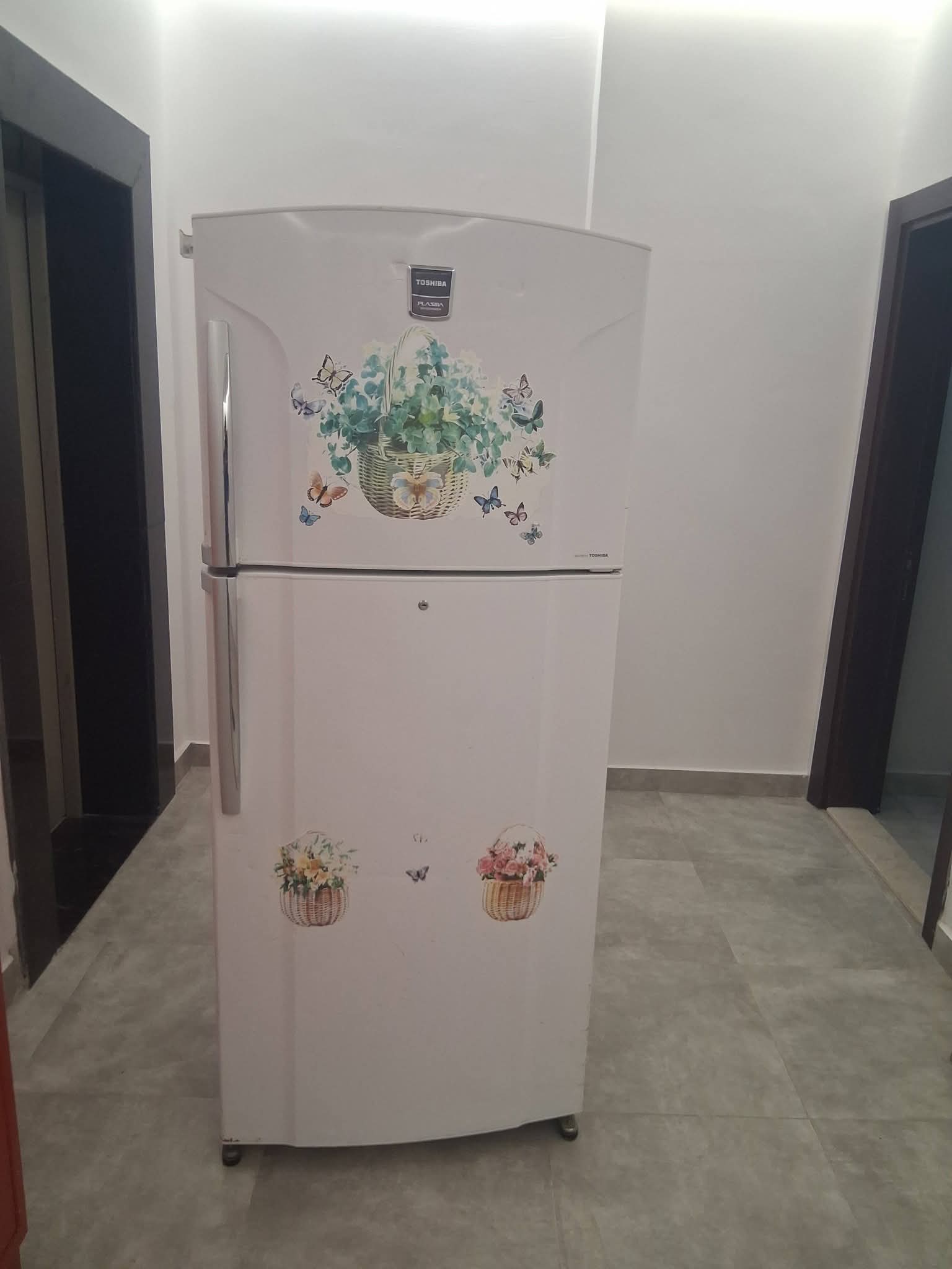 للبيع تلاجه توشيبا بلازما 20 قدم بحاله ممتازه