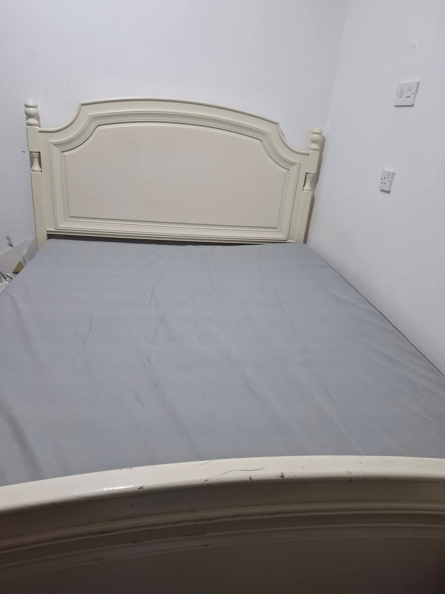 بيعه سريعه اسعار خفيفه سرير ١٦٠ بمترين مع مرتبه