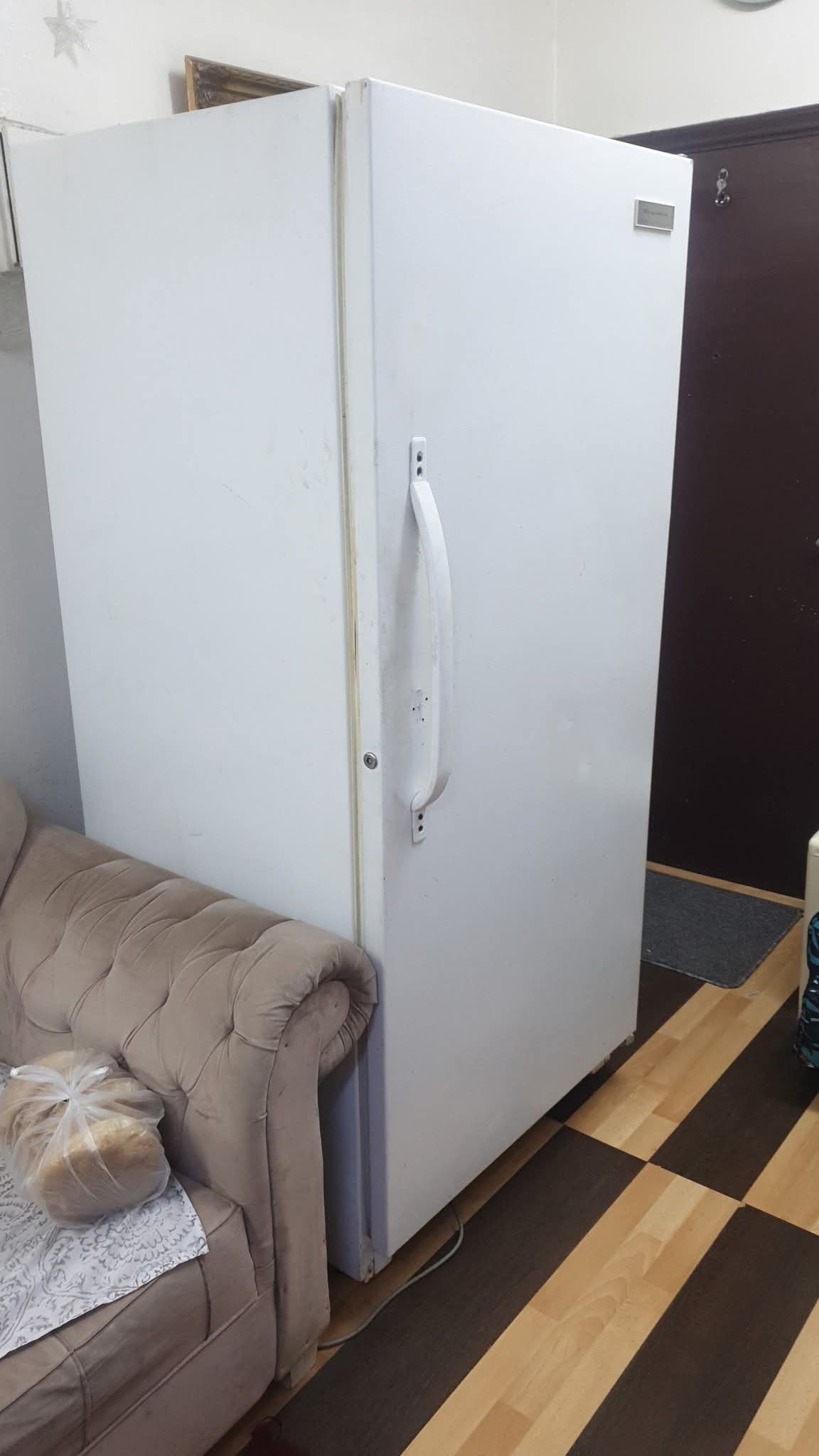 فريزر عامودي ارفف فرجيدار شرط التجميد البيع لعدم الحاجه