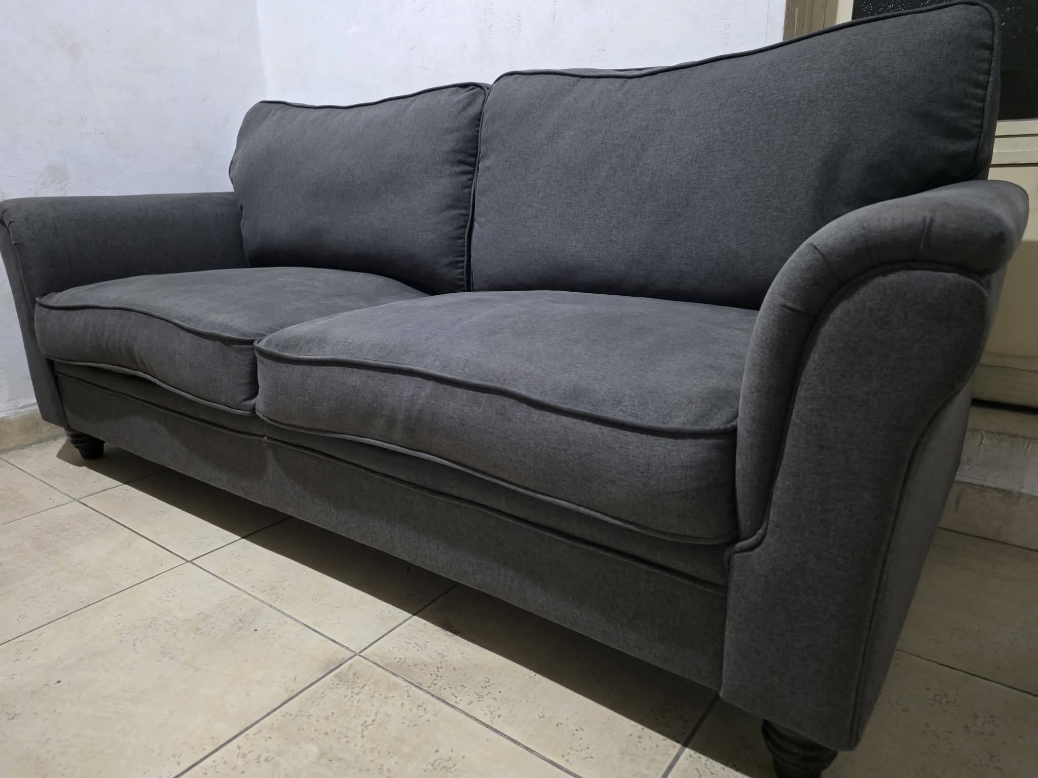 للبيع . كنبة بحاله ممتازة