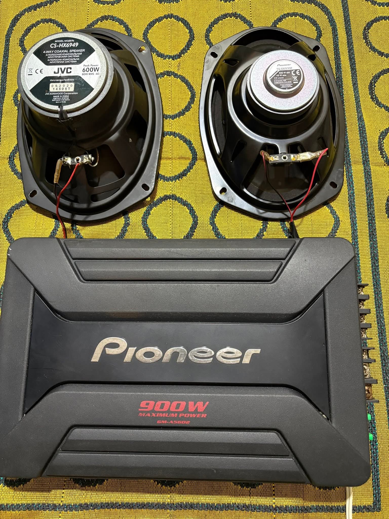 للبيع اتنين سماعه بيضاوي