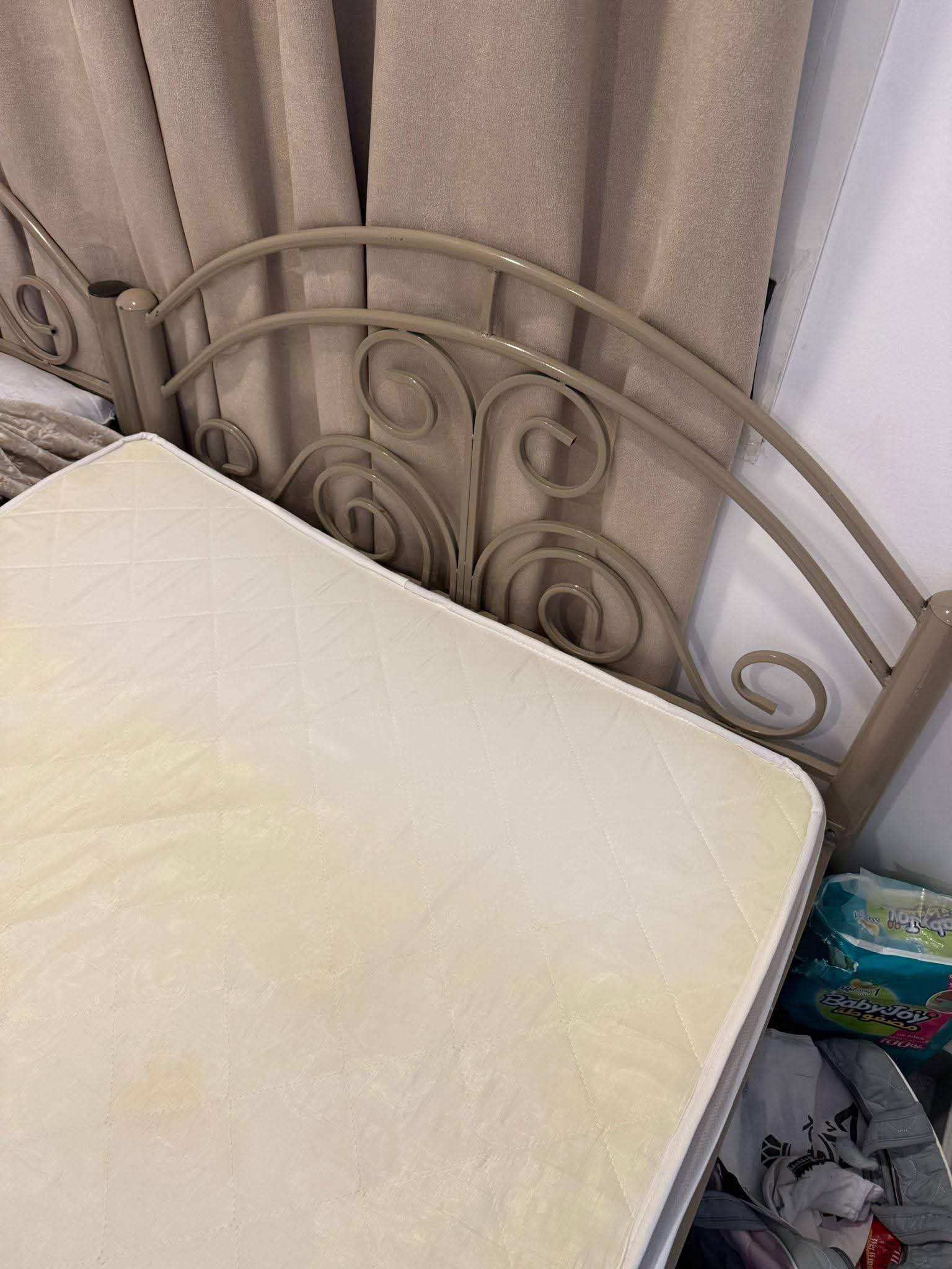 سرير حديد مقاس ١٢٠×٢متر جديد ومرتبه ١٢٠ استعمال