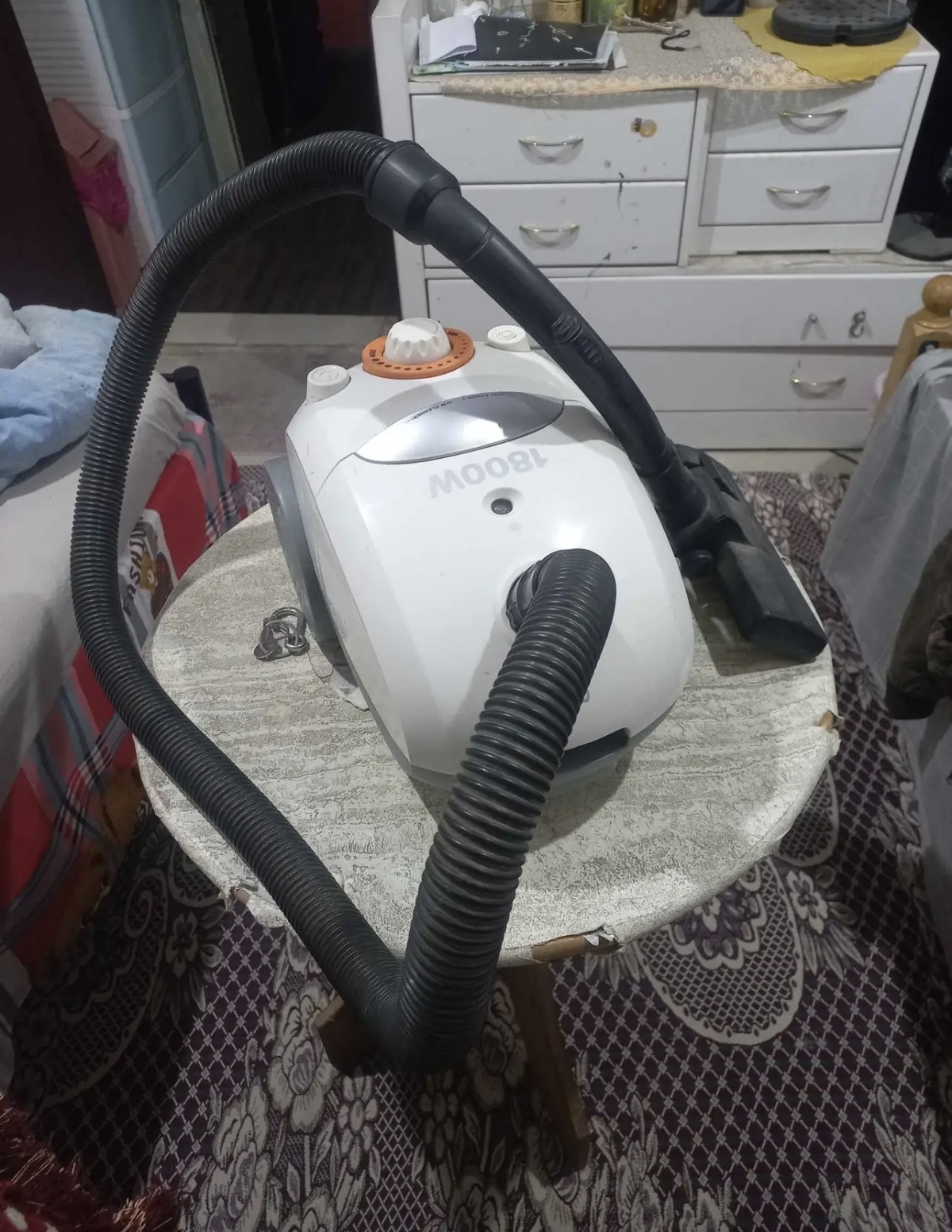 مكنسه كهربائيه 1800 وات شغاله