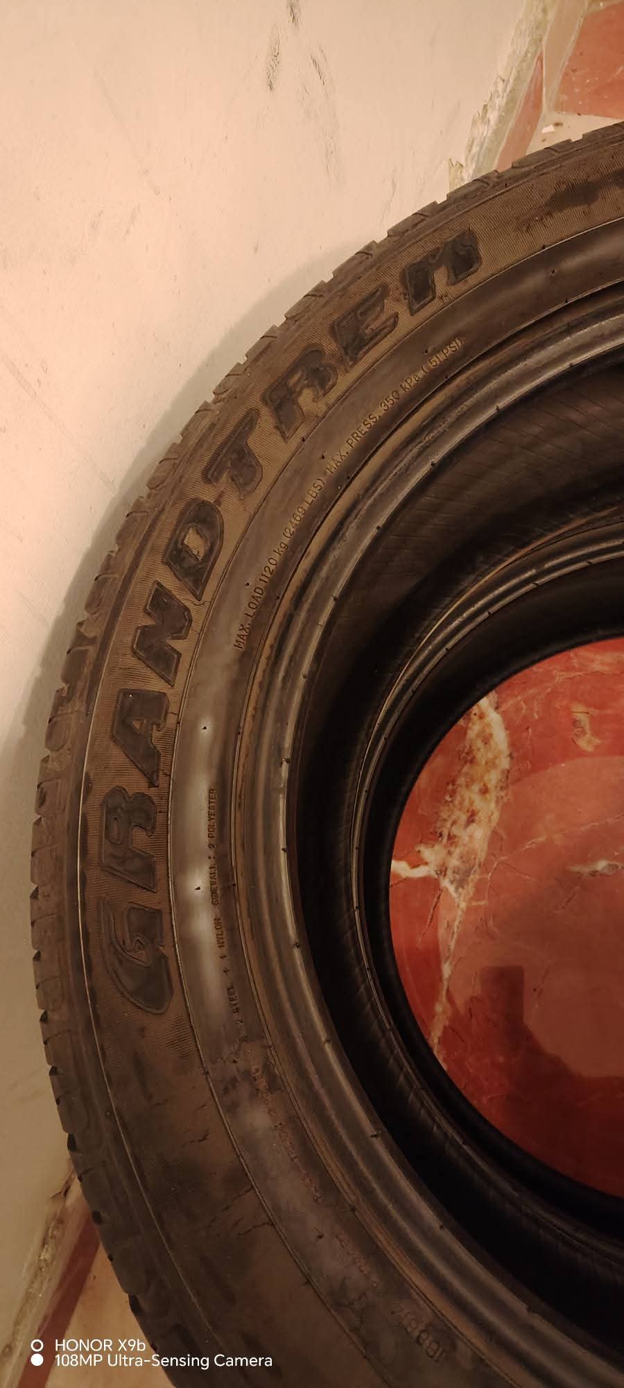 للبيع عدد 2تاير استعمال خفيف