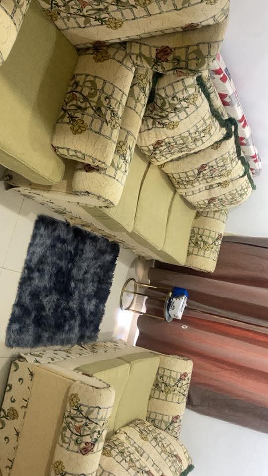 طقم كنب للبيع ٧ مقاعد