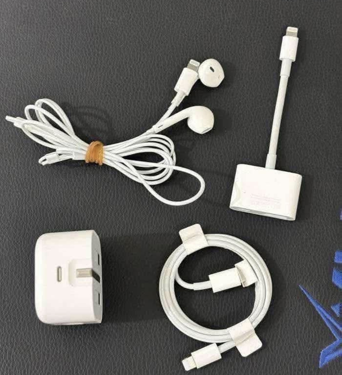 للبيع اغراض ايفون 13/14