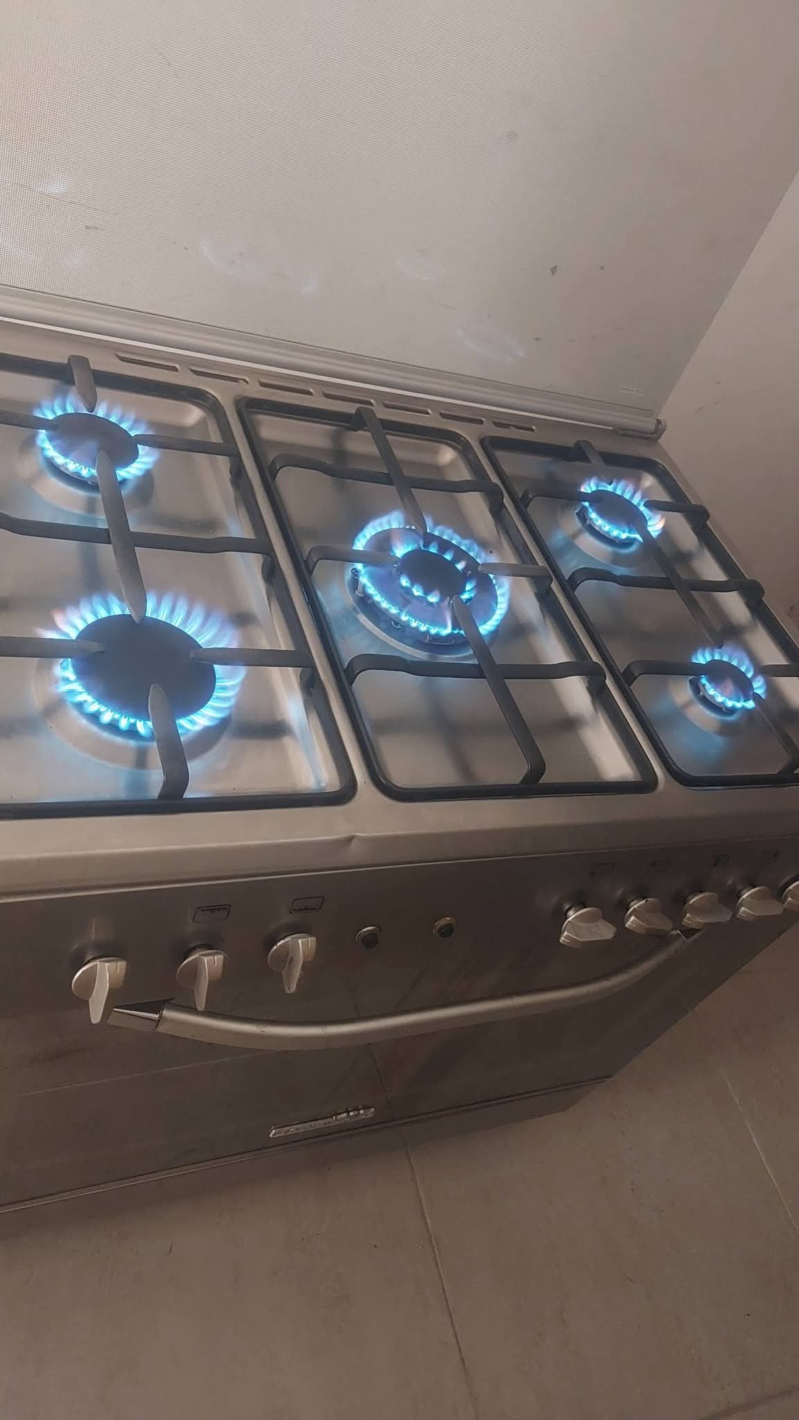 للبيع الطباخ استلس إيطالي ماركه لاجرماني مقاس 90x60