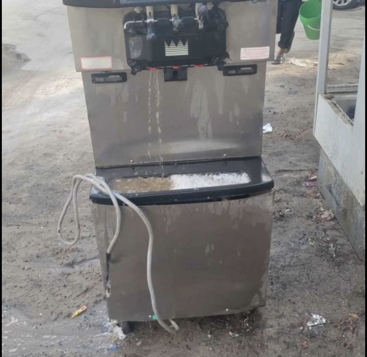 ماكينه الايسكريم صناعه امريكيه   ١