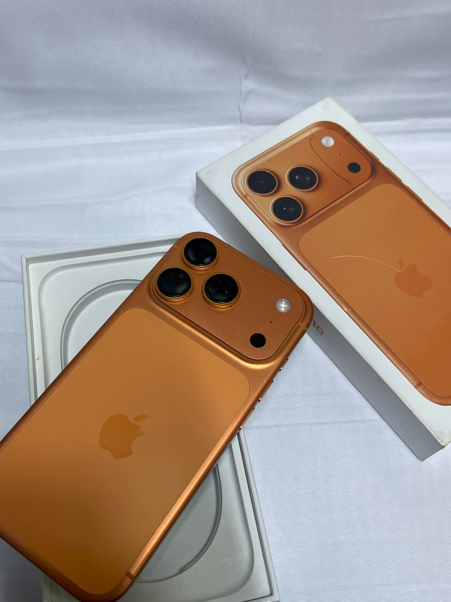 Iphone 17 pro 256 gb orange 🍊 100%