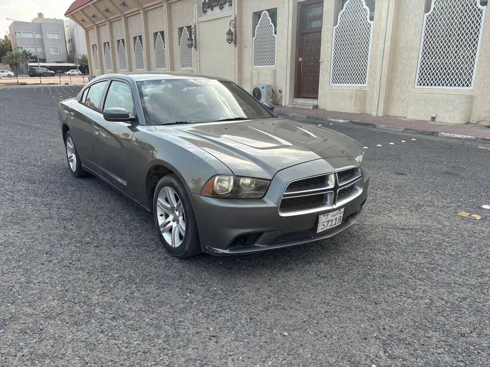 للبيع سياره دودج تشارجر مديل ٢٠١١