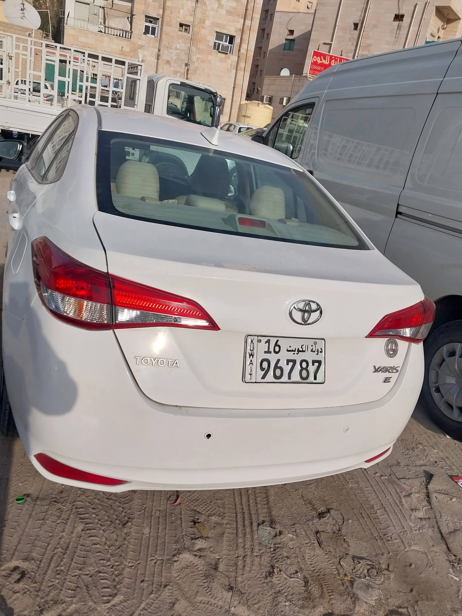 تويوتا يارس م /2019  لون ابيض  داخل بيج. نظيفة جدا - صورة 3