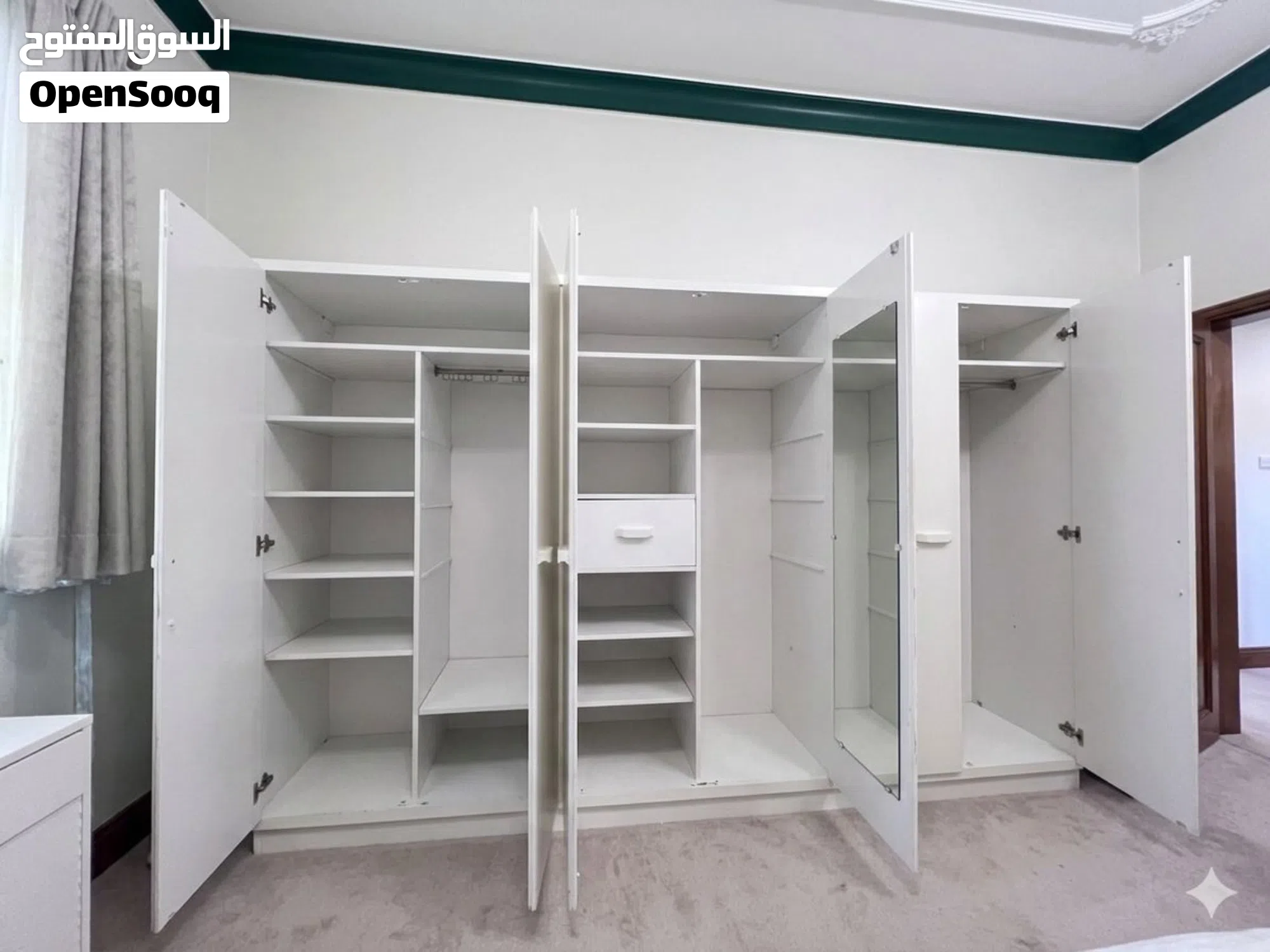 للبيع: طقم غرفة نوم مودرن متكامل – لون أبيض أنيق - صورة 4