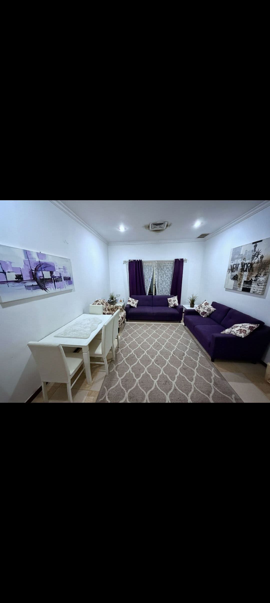 للبيع الصاله كامله بالانتريه والسفره والستائر