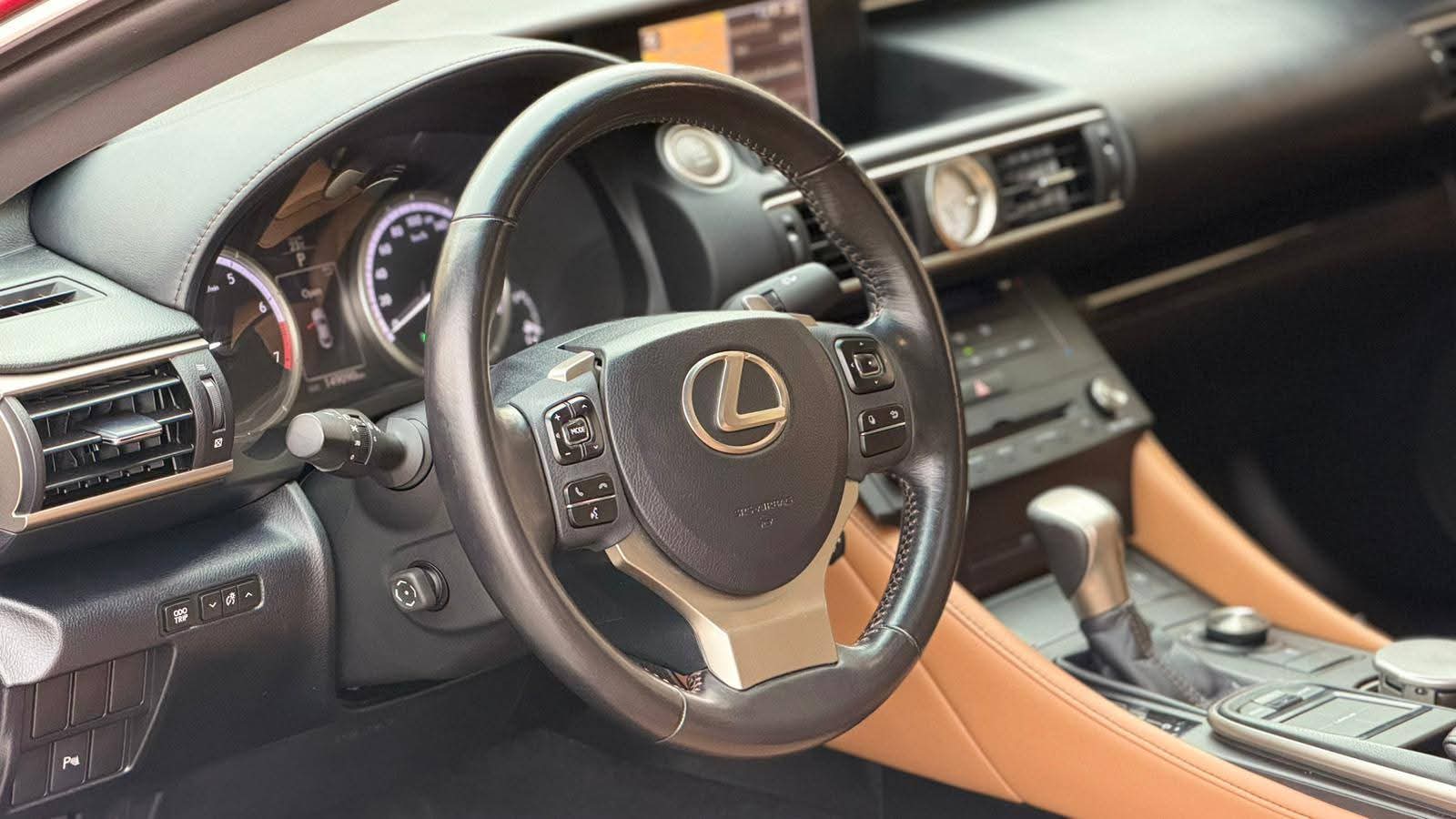 للبيع سياره لكزس RC350 مديل ٢٠١٦ - صورة 6
