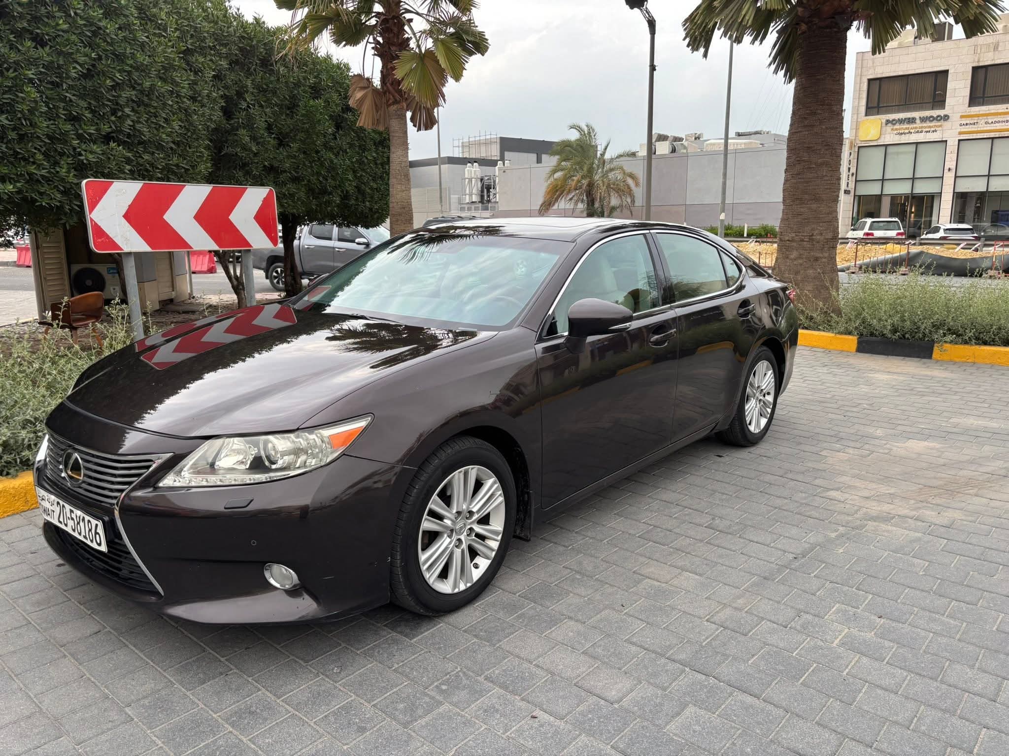 للبيع لكززEs350 موديل 2013 - صورة 2