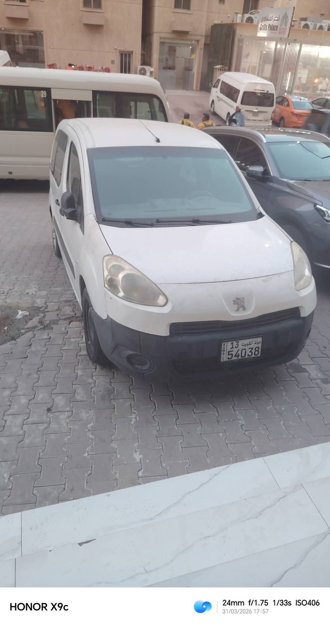 للبيع بيجو 2015