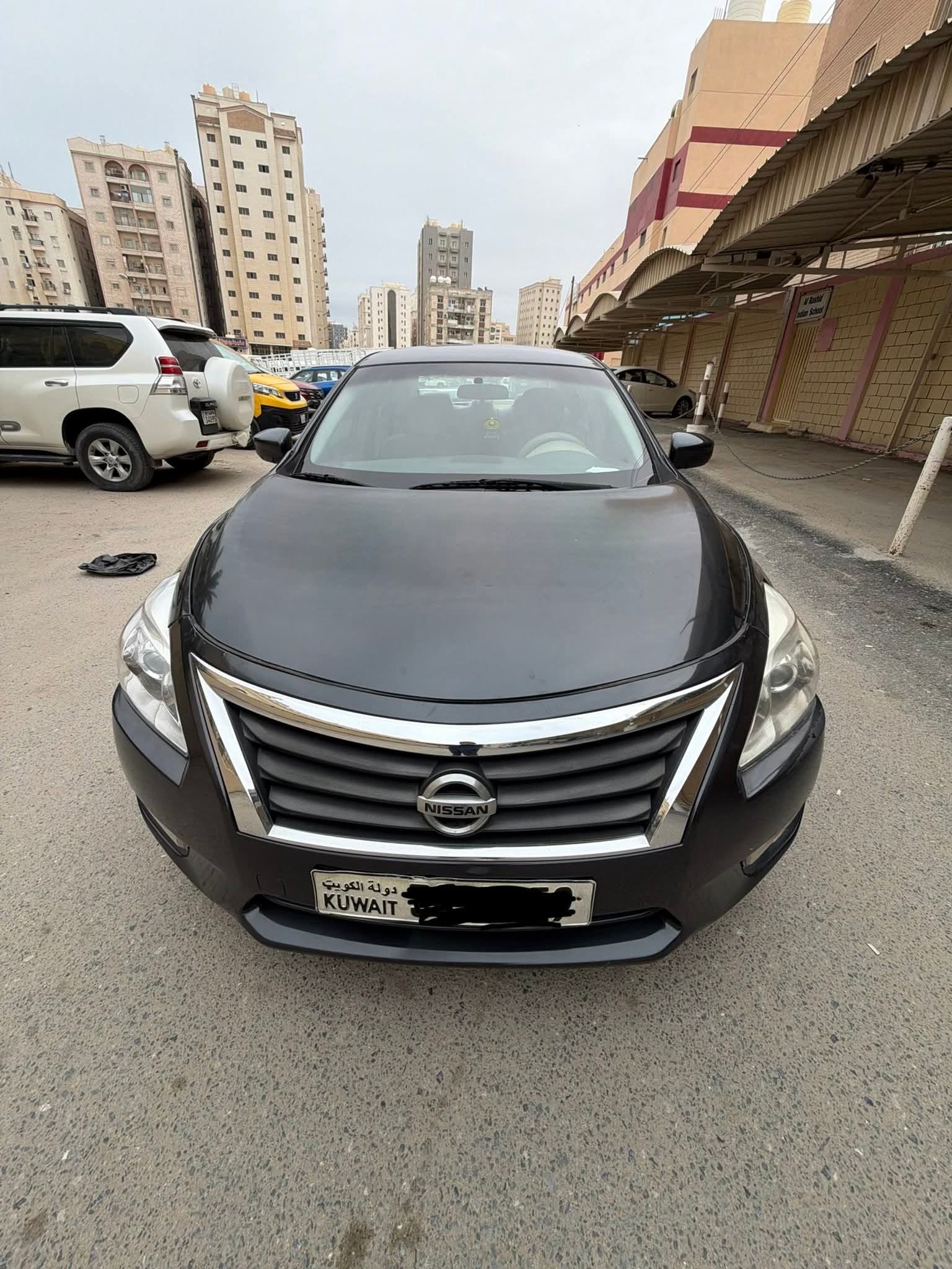 للبيع سياره نيسان التيما 2013