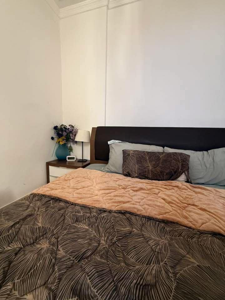 سرير ايكيا استعمال خفيف جدا 200*190