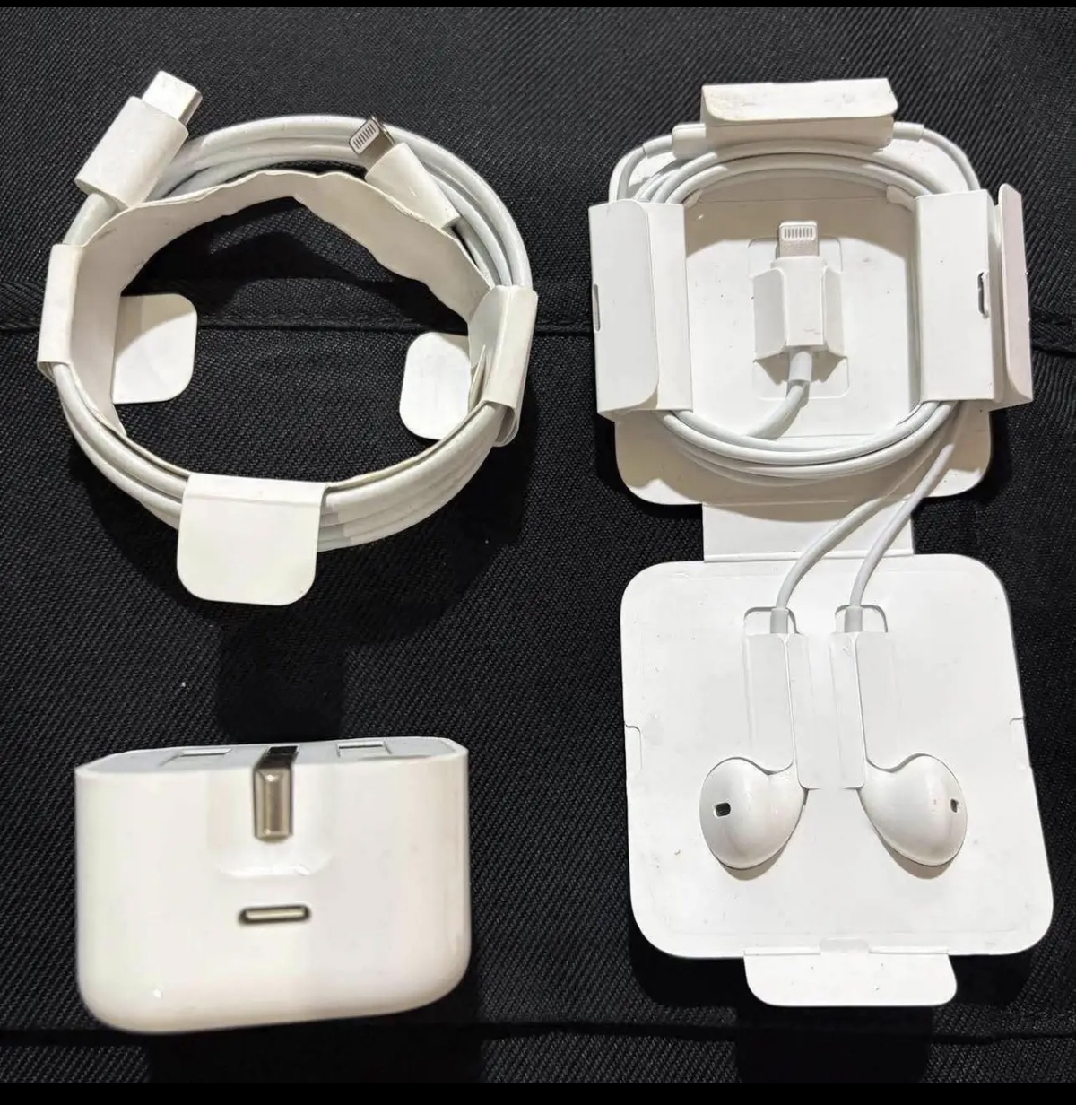 للبيع اغراض ايفون 11/12 /13/14 كلهم اصلي