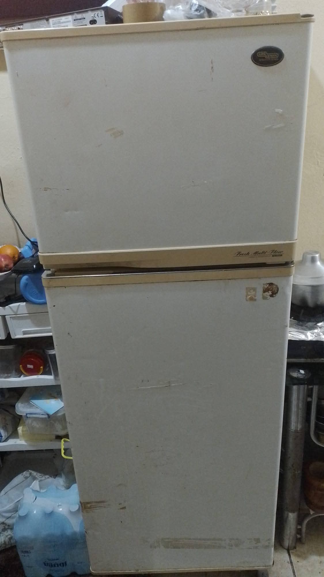 ثلاجة للبيع