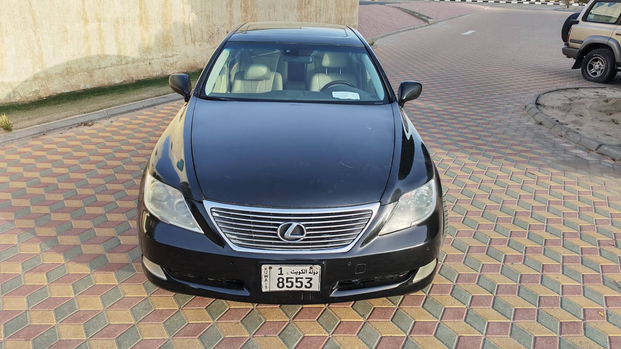 للبيع سياره لكزس LS 460 مديل ٢٠٠٧