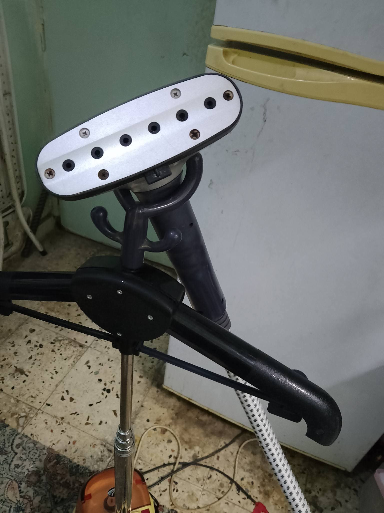 مكوة بخار عمودية دايكسون ٢٢٠٠واط