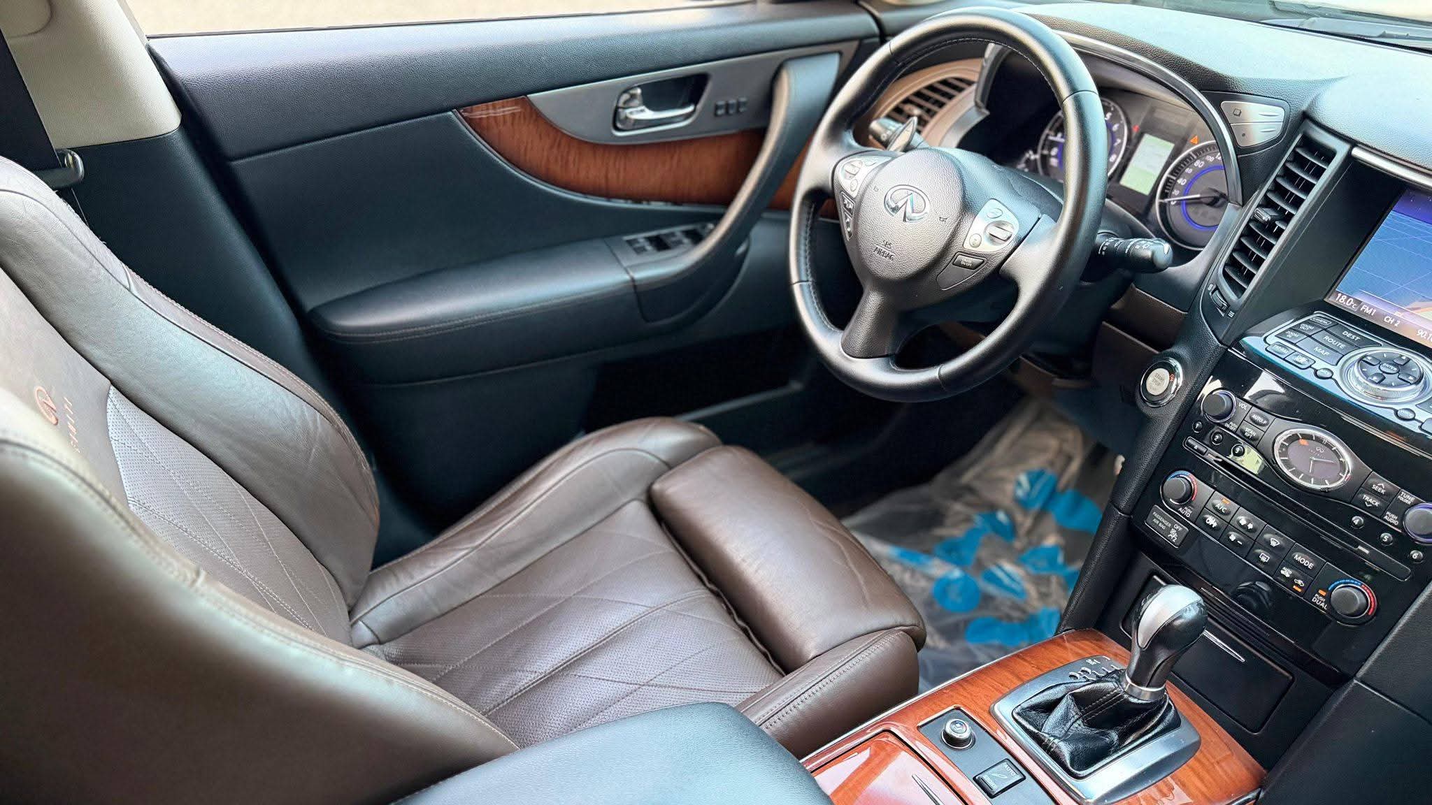 للبيع جيب انفنتي QX70S مديل ٢٠١٤ - صورة 2
