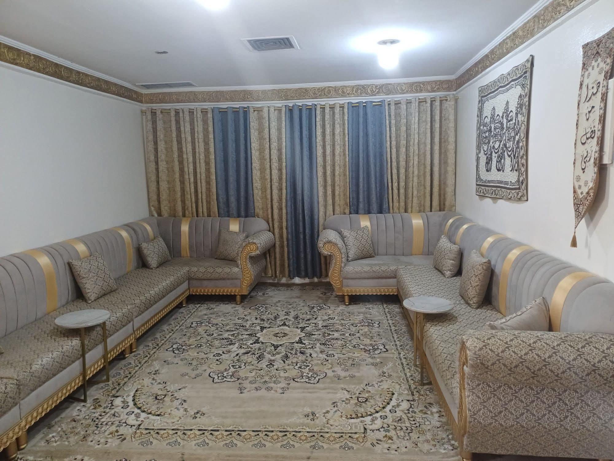 للبيع طقم كنب تفصال خاص  مقاس ٧متر ب ٤ متر العرض - صورة 1
