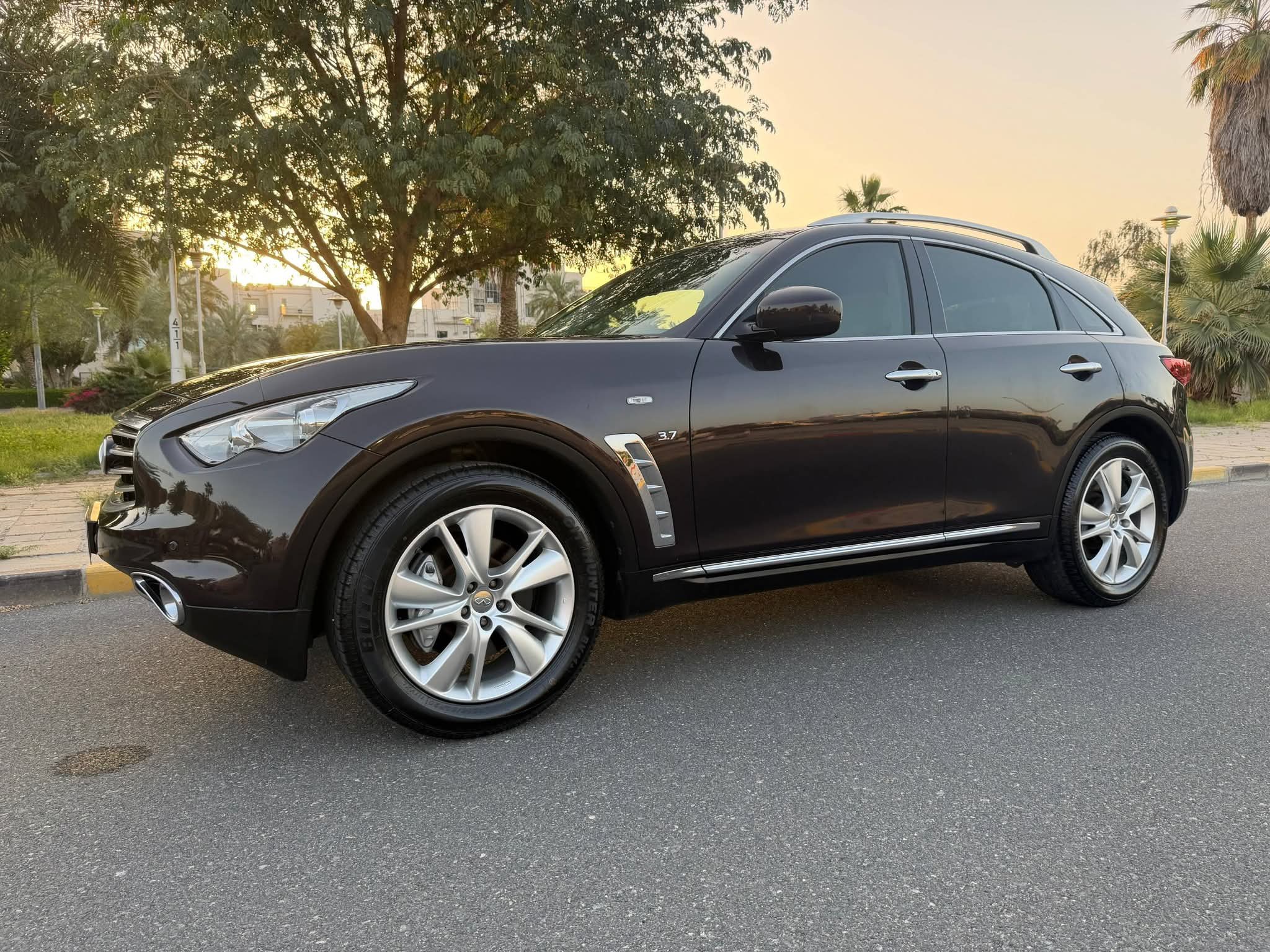 للبيع جيب انفنتي QX70S مديل ٢٠١٦ - صورة 8