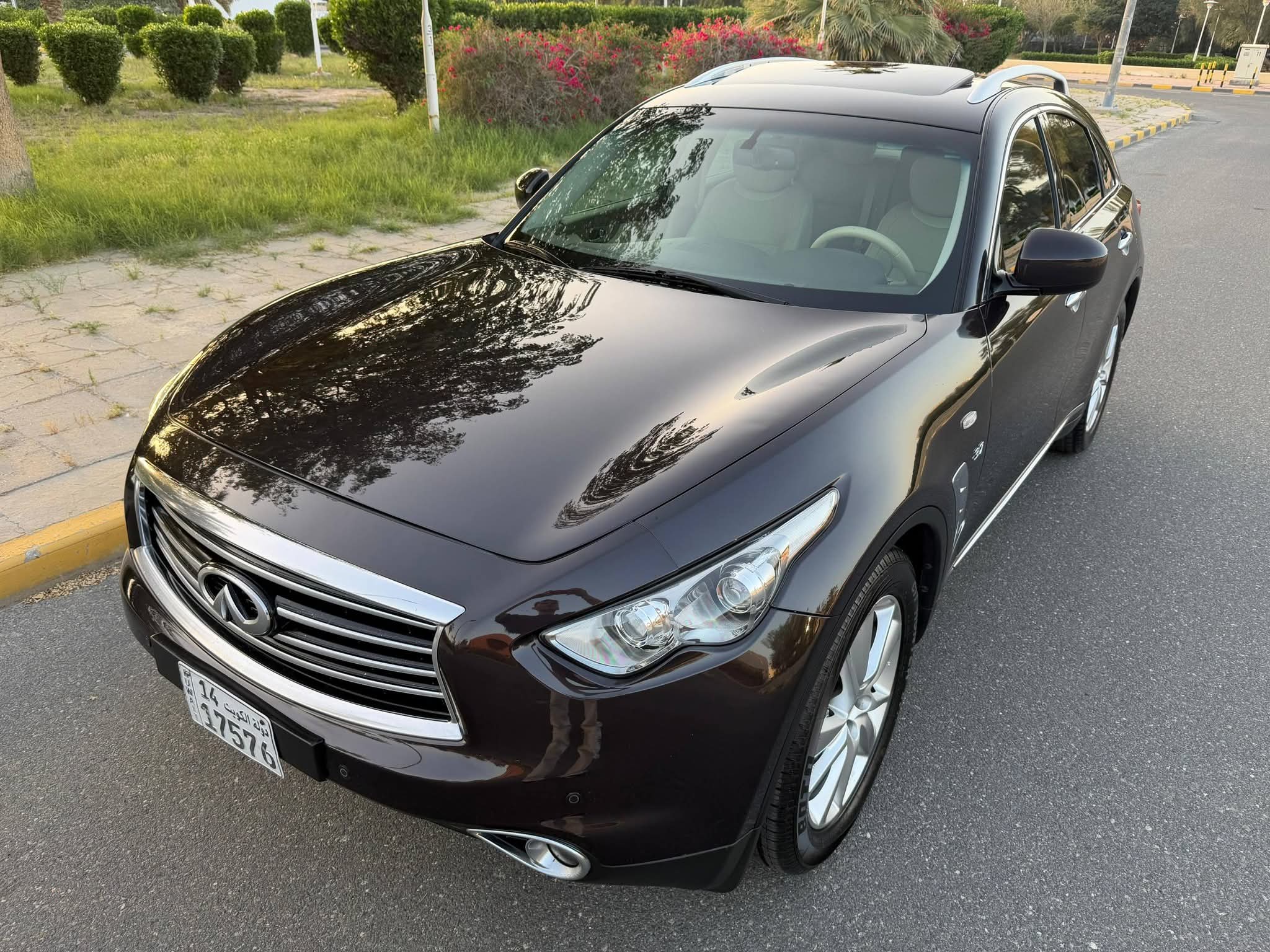 للبيع جيب انفنتي QX70S مديل ٢٠١٦ - صورة 2