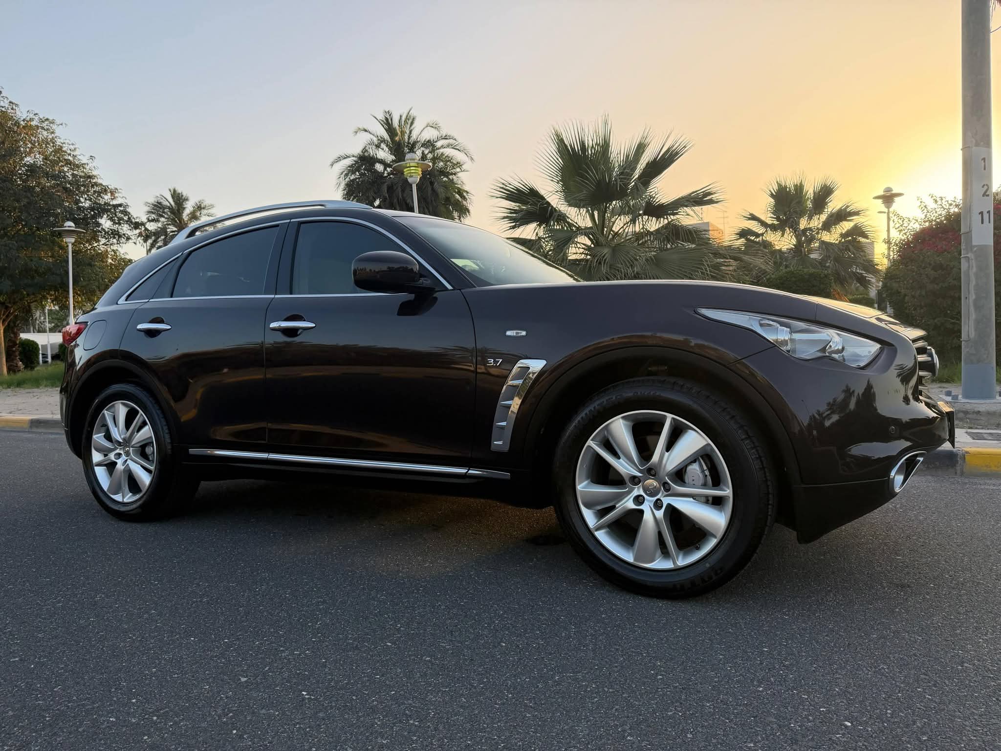 للبيع جيب انفنتي QX70S مديل ٢٠١٦ - صورة 10