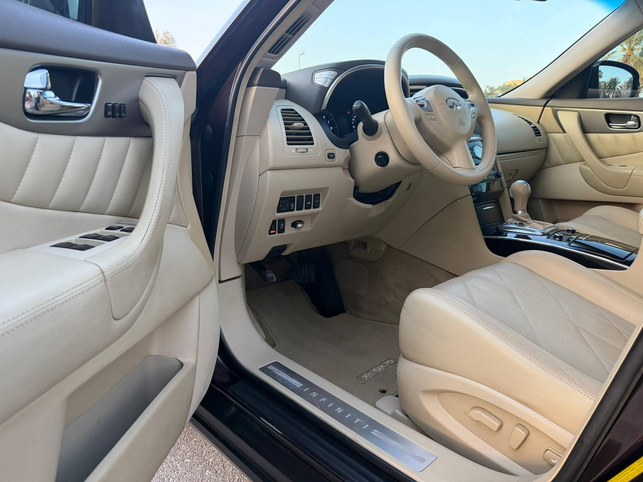 للبيع جيب انفنتي QX70S مديل ٢٠١٦ - صورة 11