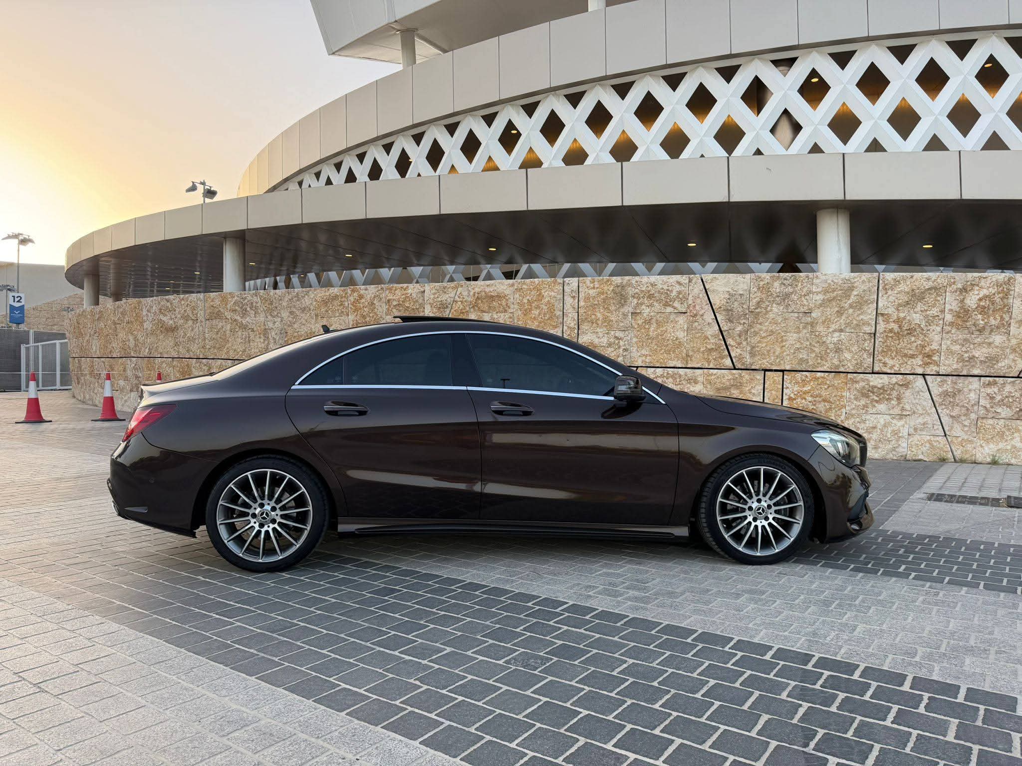 للبيع سياره مرسيدس CLA 250 مديل ٢٠١٨ - صورة 3